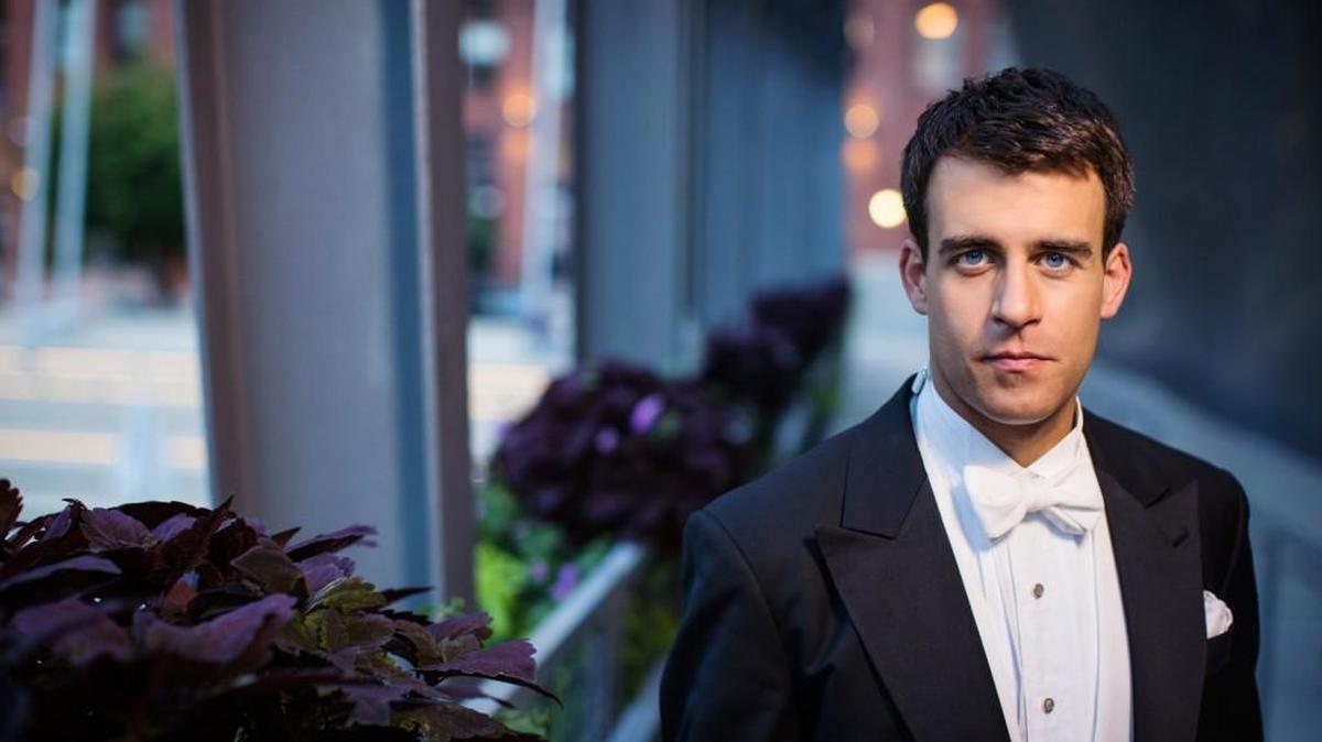 Ward Stare conducts the Mercer University Orchestra.