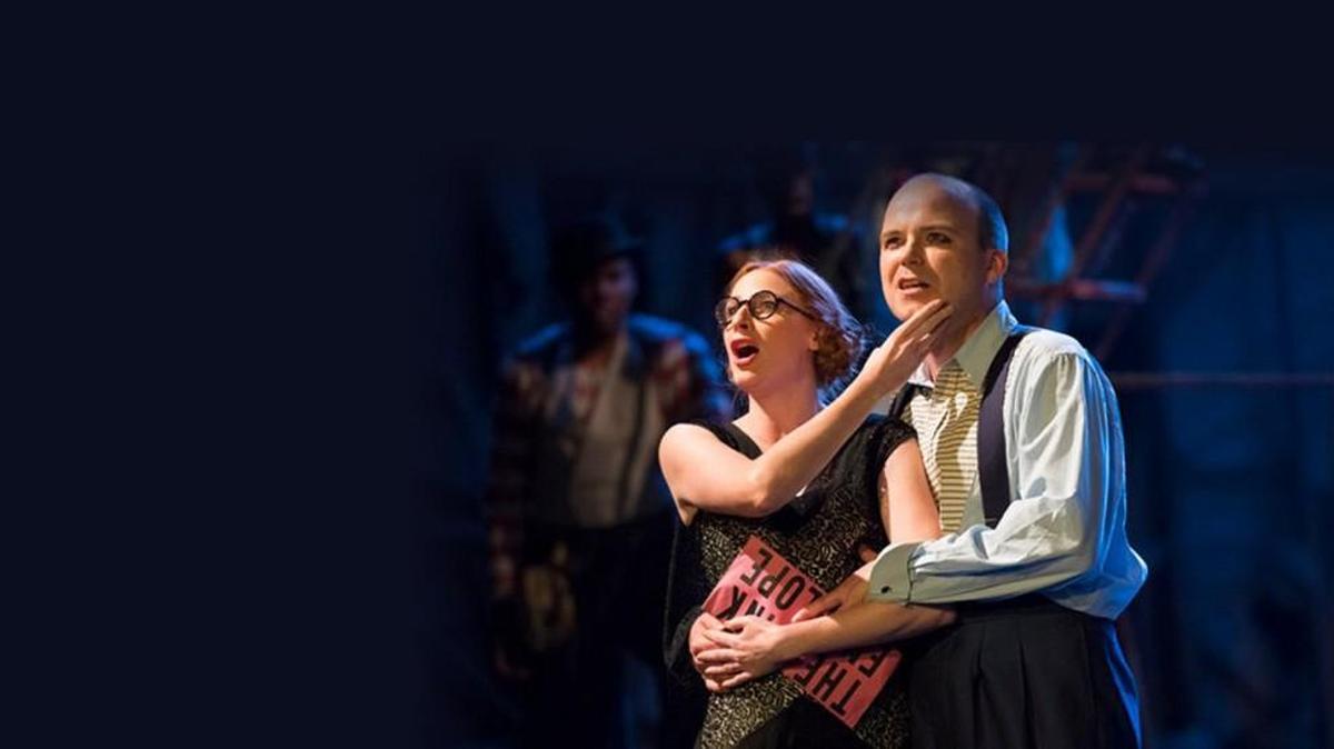 Rosalie Craig and Rory Kinnear star as Polly Peachum and Macheath in “The Threepenny Opera.”
