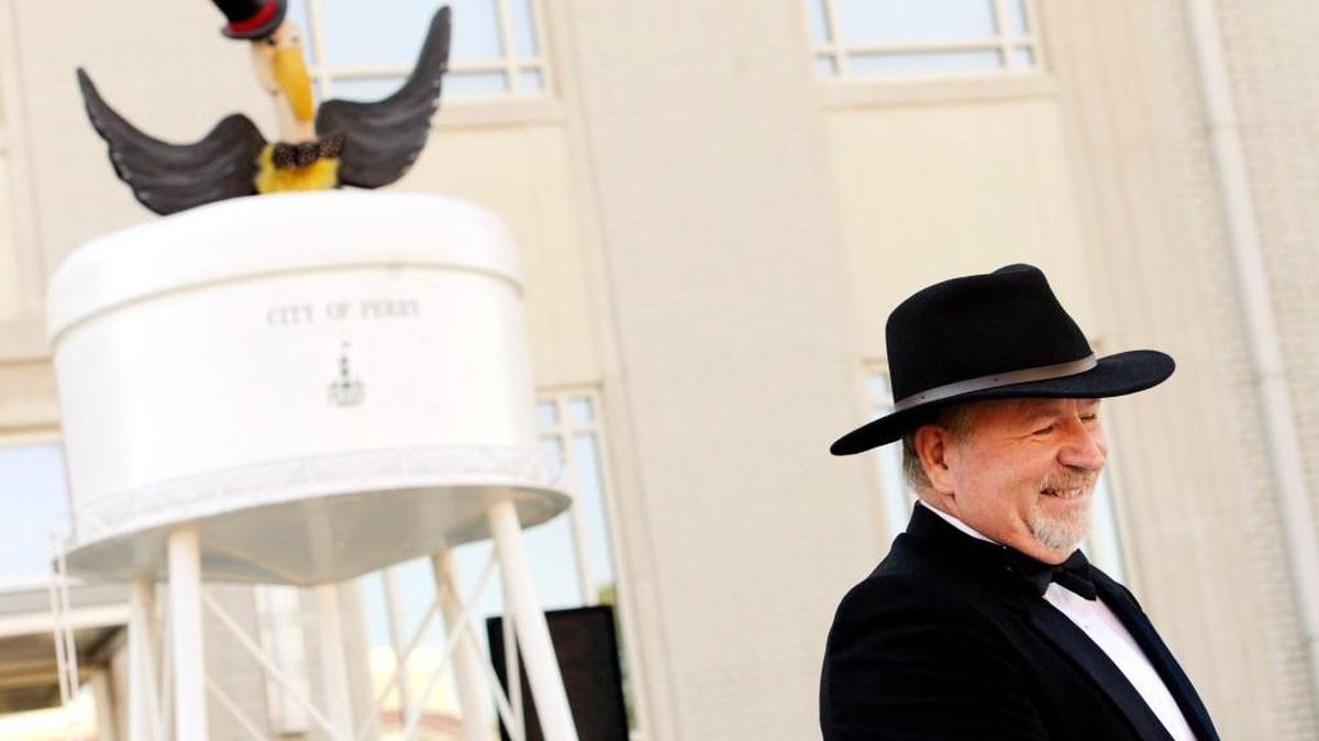 Perry Mayor Jimmy Faircloth cracks announces the debut of his city’s New Year’s Eve Buzzard Drop in this 2013 file photo.