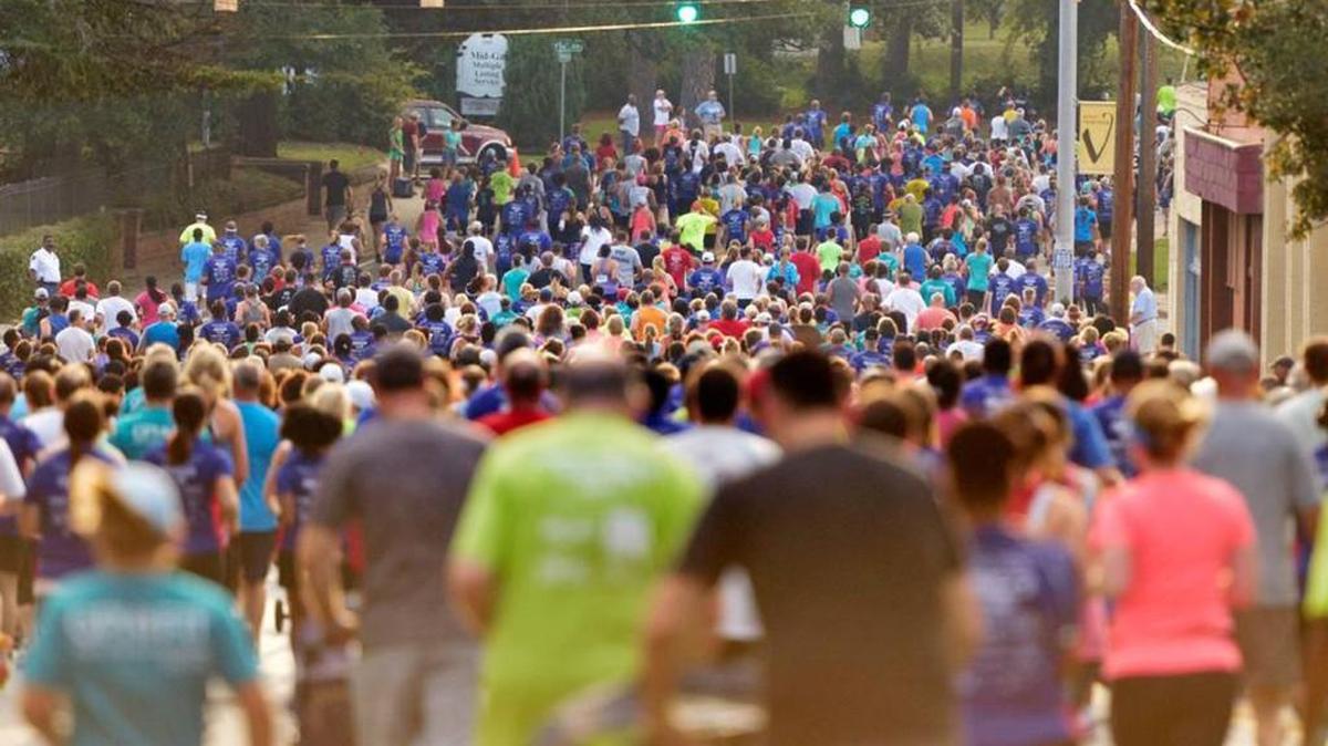 Racers make their way down Vineville Avenue during the start of 39th Macon Labor Day Road Race in 2015.