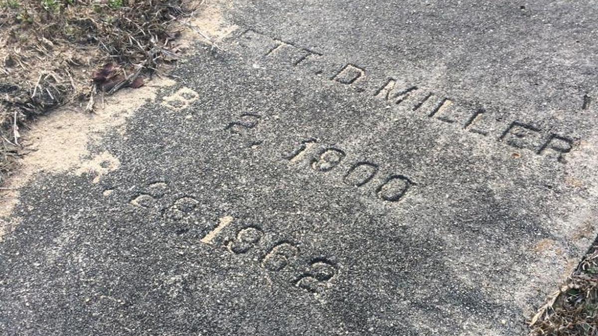 Emmett Miller’s grave in Macon’s Fort Hill Cemetery.