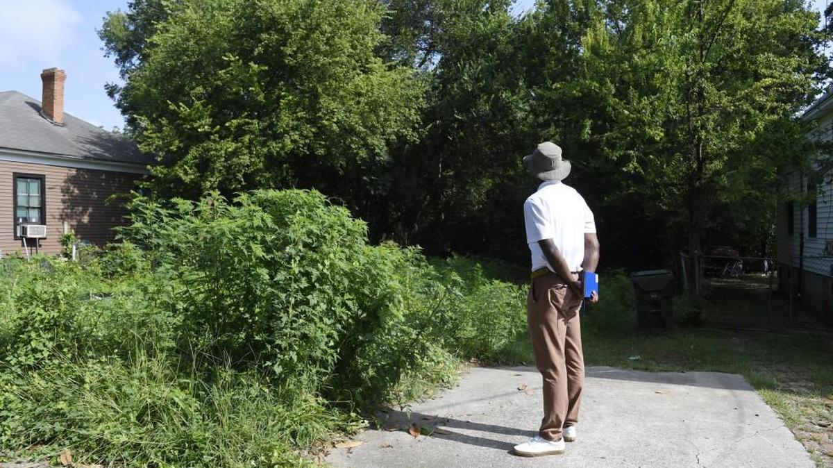 Danny Glover plans to turn the blighted Macon neighborhood near Bowden Street into the state's first “agrihood.” The area would be cleaned up and converted to gardens and a farm-to-table restaurant.
