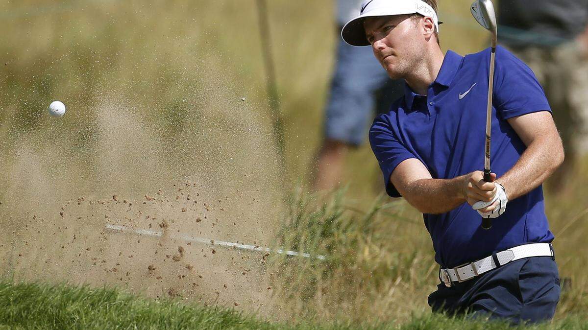 JULIO CORTEZ/ASSOCIATED PRESSRussell Henley hits out of a bunker on the 15th hole during Thursday’s first round of the PGA Championship at Whistling Straits in Haven, Wisconsin.