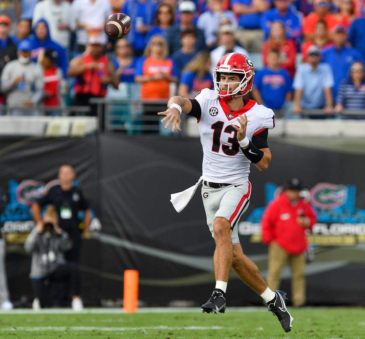 DONN RODENROTH,Jacksonville, Florida, 10/30/2021: Georgia quarterback Stetson Bennett throws downfield Saturday as the beat the Florida Gators 34-7.