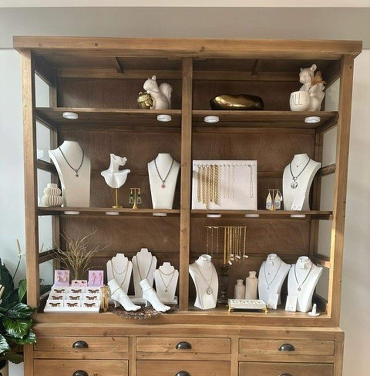 Miki Leigh Jewelry offers handmade fine & costume pieces