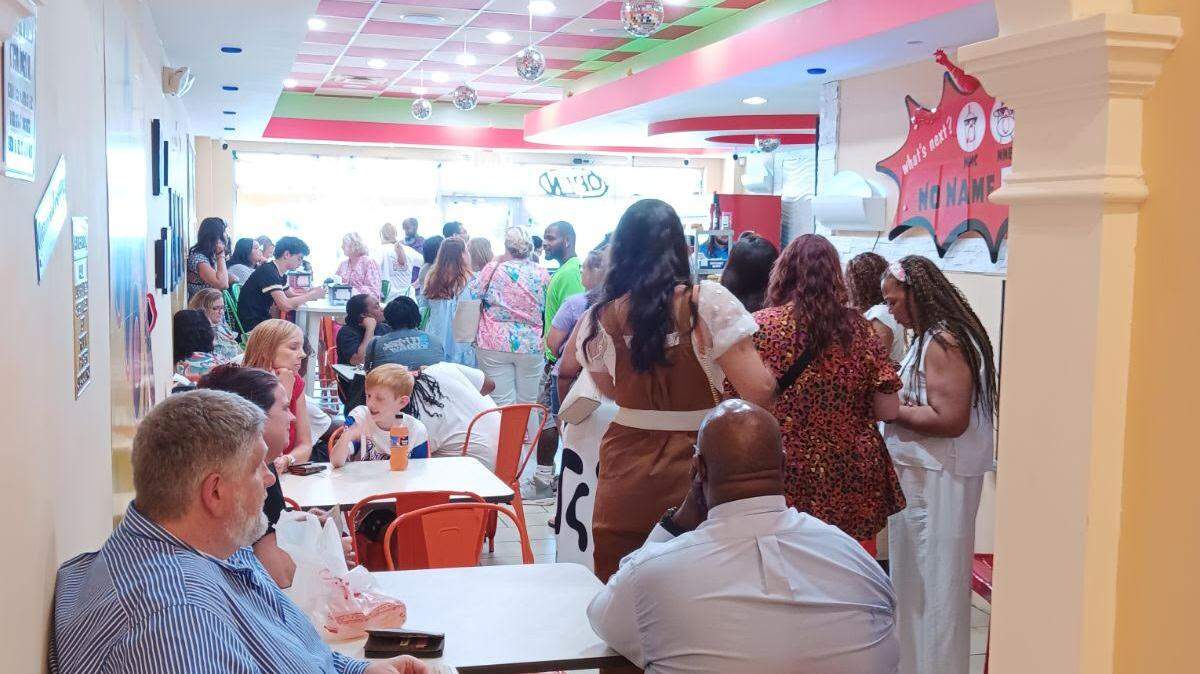 This new Warner Robins restaurant drew a crowd Tuesday when it offered free burgers to Houston County teachers ahead of its grand opening Wednesday. Houston County first responders are invited over for a free burger from 11 a.m. to 1 p.m. Tuesday.