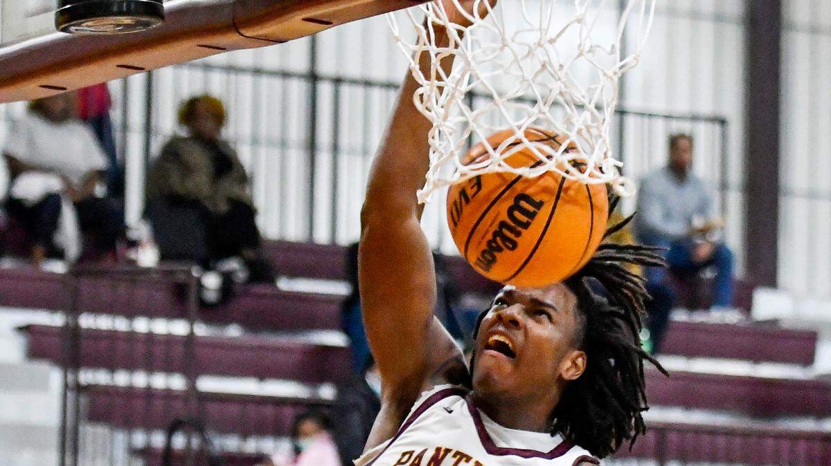 Perry’s Daequan Wright (3) throws down a dunk during the Panthers’ region playoff game against Westside February 15.