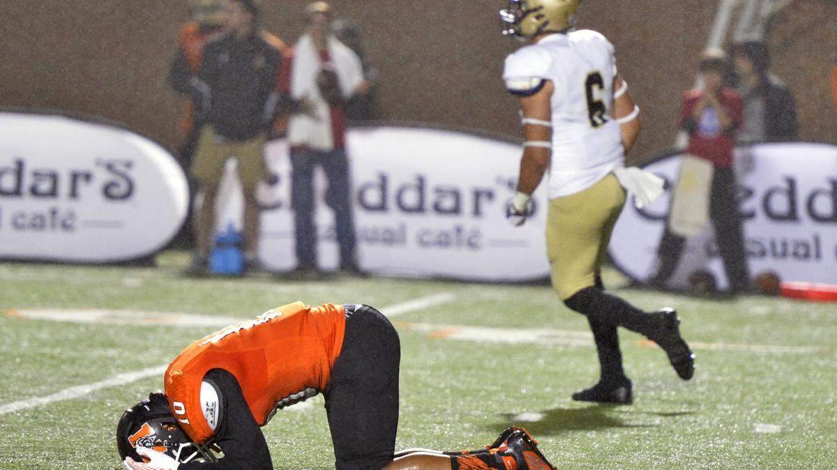 Mercer linebacker Corey Lockett (10) reacts after the Bears’ 34-33 overtime loss to Wofford on Saturday night.