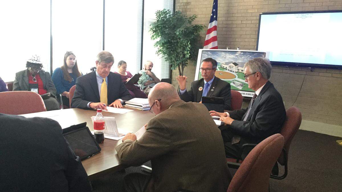 LAURA CORLEY/THE TELEGRAPH 
 Warner Robins city leaders discuss planned renovations to City Hall.