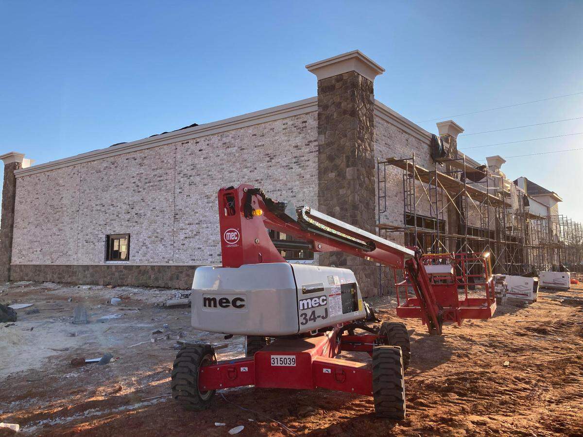 The drive-thru window can be seen for the new Dunkin’ at the back of a new shopping plaza at Perry Parkway and Houston Lake Road. The building will also house a new breakfast spot next to the Dunkin’ with a convenience store and gas station at the front of the building. A Surcheros Fresh Mex and a Holy Pie! Pizzeria are coming to a new shopping plaza under construction behind it.
