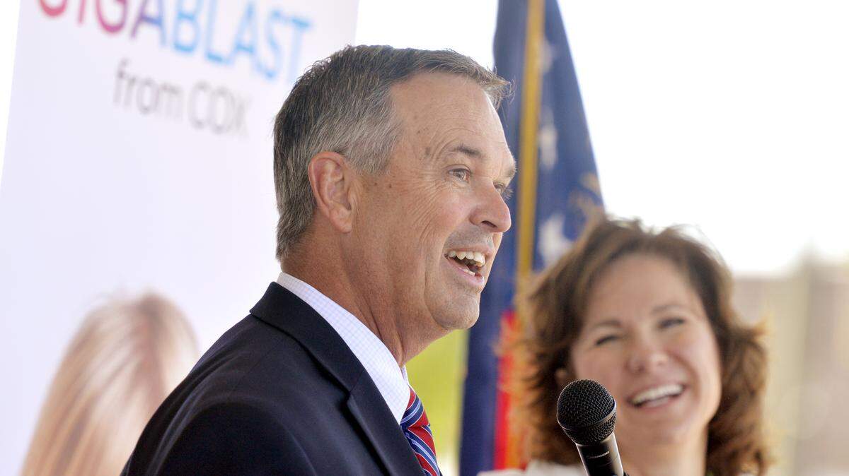 Warner Robins Mayor Randy Toms speaks out front of the Robins Regional Chamber of Commerce after Cox's Middle Georgia market vice president Lynn Murphey, right, announced that Warner Robins will be the first community in Middle Georgia to get "G1GABLAST" service.