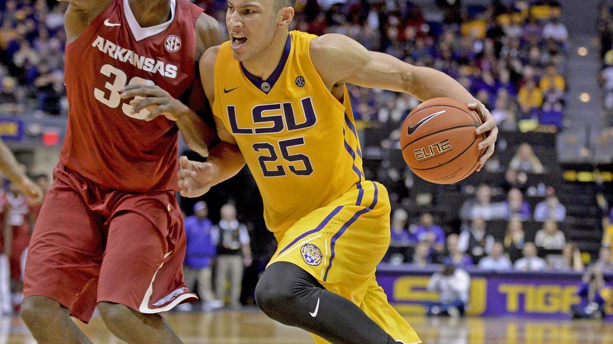 LSU forward Ben Simmons (25) drives past Arkansas forward Moses Kingsley (33) during an NCAA college basketball game against LSU in Baton Rouge, La., Saturday, Jan. 16, 2016. (Hilary Scheinuk/The Advocate via AP) MAGS OUT; INTERNET OUT; NO SALES; TV OUT; NO FORNS; LOUISIANA BUSINESS INC. OUT (INCLUDING GREATER BATON ROUGE BUSINESS REPORT, 225, 10/12, INREGISTER, LBI CUSTOM); MANDATORY CREDIT
