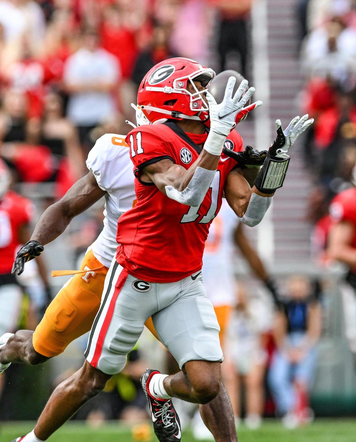 Georgia wide receiver Arian Smith hauls in a Stetson Bennett pass in action Saturday as the Bulldogs beat Tennessee 27-13.