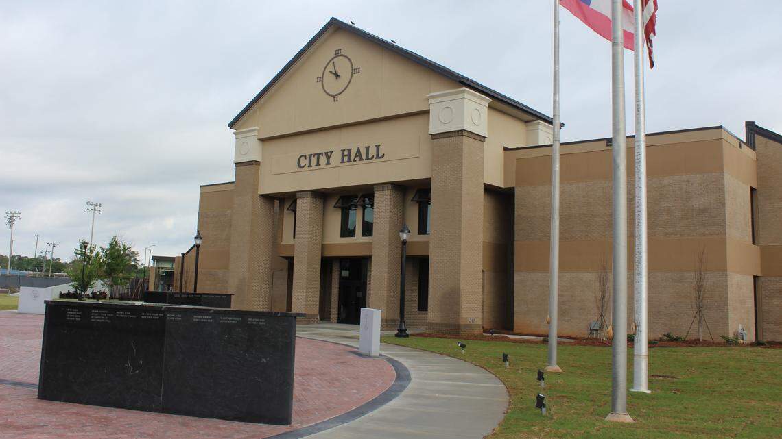 The City of Warner Robins issued a reminder on Friday about its curfew for minors 17 and under.