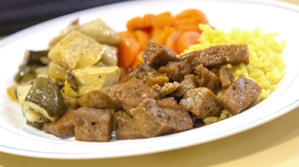 JASON VORHEES/THE TELEGRAPH Ft. Valley, GA, 02/06/2020: Teriyaki tofu with squash and zucchini are a vegan option for students at Fort Valley State.