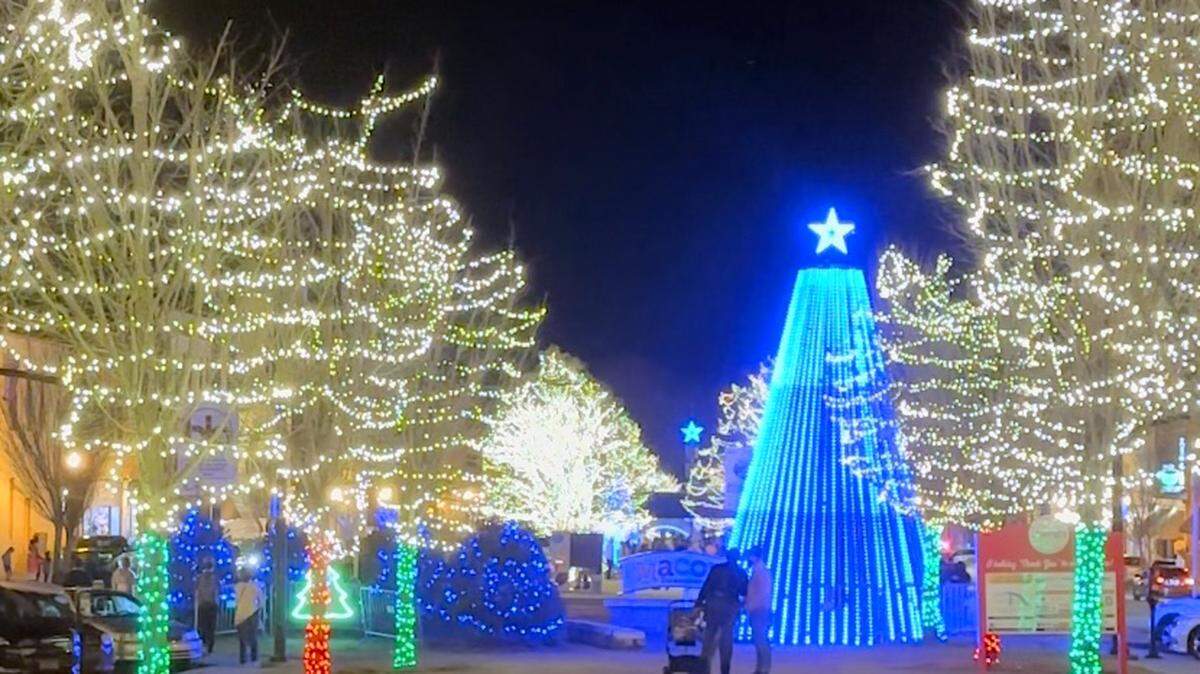 A young family takes advantage of the wonder of the Macon Christmas Lights Extravaganza on an early weekday evening.