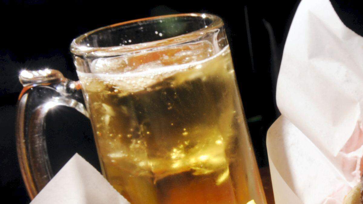 Jack Daniels barbecue wings with a Goose Burger, fries and beer are some of the choices at Cheers.