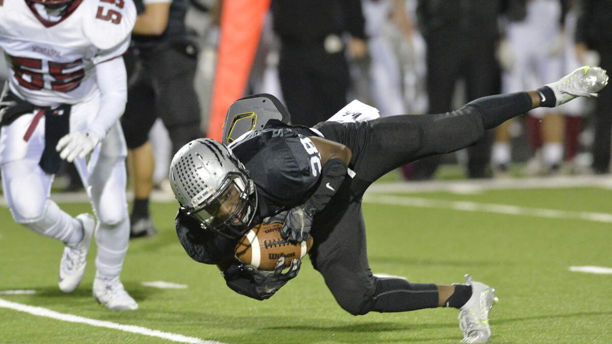 Houston County receiver Javon West (28) catches a pass from Jake Fromm during last week's GHSA Class AAAAA playoff game against South Effingham.