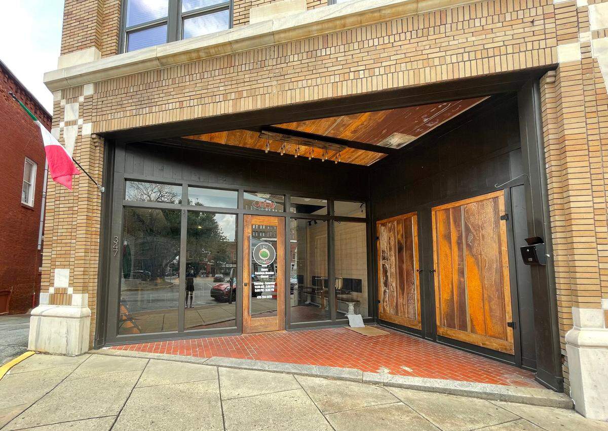 A note written on the window at La Bella Vita Italian Kitchen located at 347 Cotton Ave. in downtown Macon announces that they are closed.