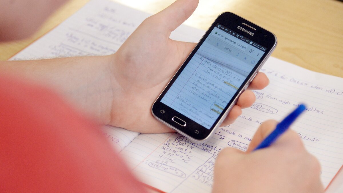 The Georgia Distraction-Free Education Act bans personal communication devices—smartphones, tablets, smartwatches and headphones—in elementary and middle schools from the first to the last bell of the school day.