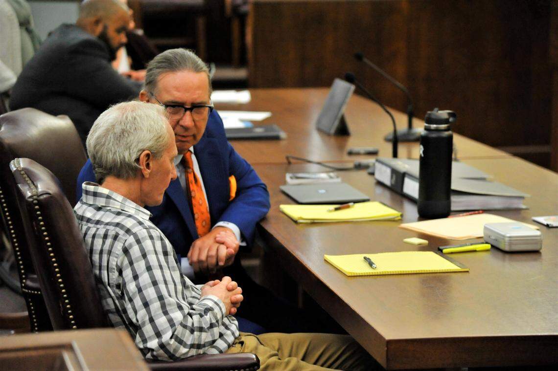 David Lee Billings, left, confers with his lawyer, Franklin J. Hogue, during a recess in Billings’ murder trial in the 2017 shooting death of Lloyd Goldie.