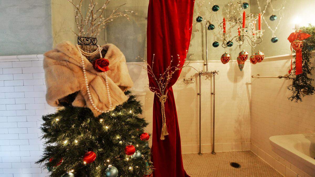 An upstairs bathroom decorated for the season.
