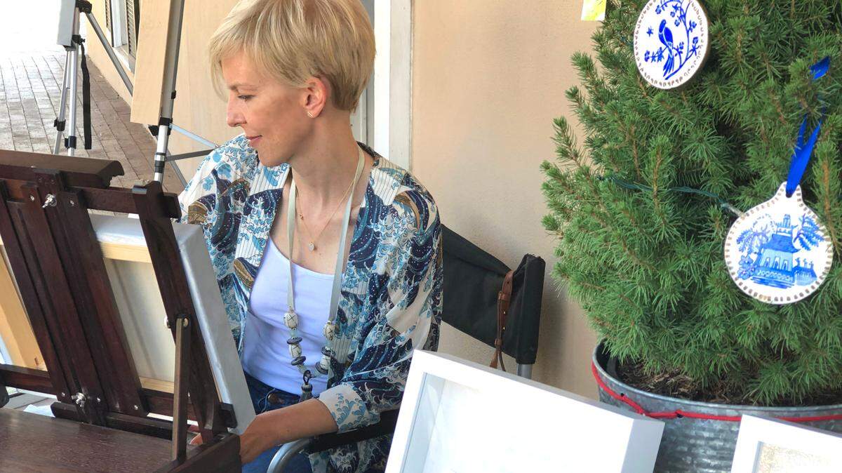 Sara England is enjoying a growing new art career despite the setbacks of 2020 and the troubles the pandemic has caused creators.