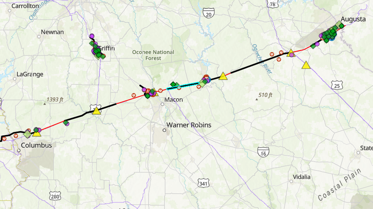 A map digitized by Southern Environmental Law Center shows currently operating pipelines (red), proposed pipeline extensions (black) and generalized Southern Natural Gas pipeline routes (purple).