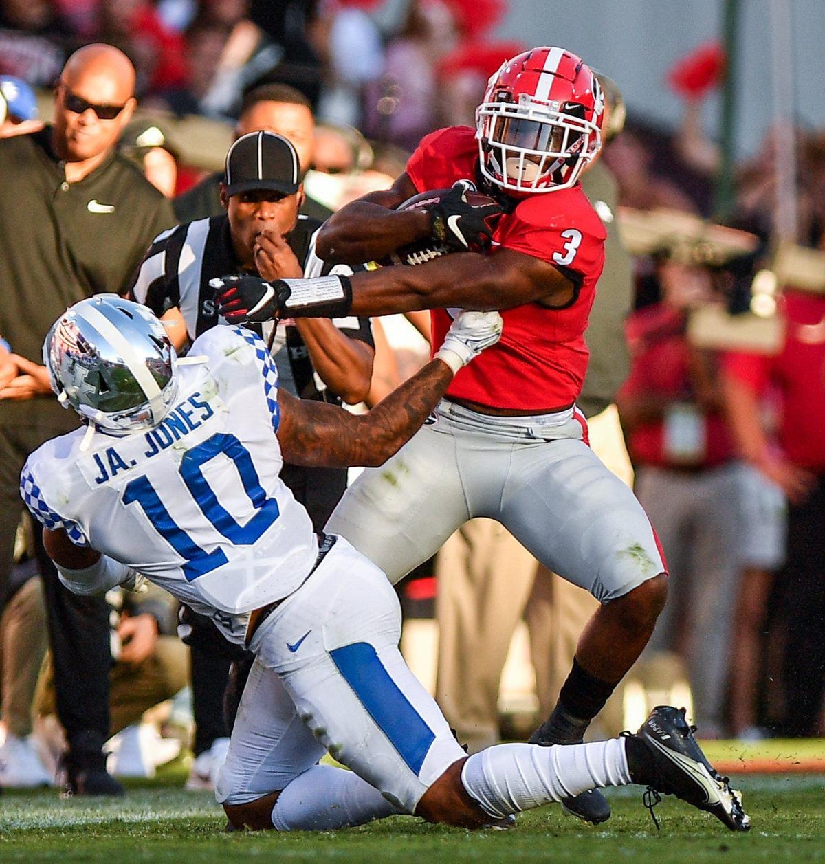 DONN RODENROTH,Athens, Georgia, 10/16/2021: Georgia’s Zamir White slips tackle and heads for a big first down Saturday against Kentucky.
