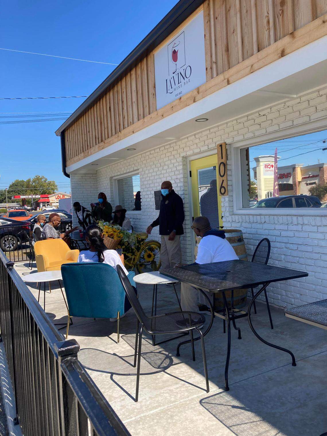 La’Vino Wine Bar opens in Warner Robins.