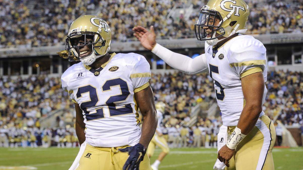 Georgia Tech running back Broderick Snoddy (22) is congratulated by Georgia Tech quarterback Justin Thomas after scoring a first-quarter touchdown Thursday against Alcorn State.