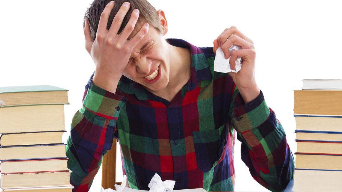 How parents can help teenagers under stress at school 