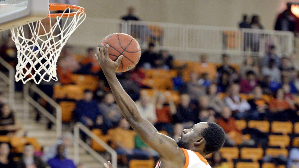 Mercer guard Jestin Lewis and the Bears are 9-3 entering their game Wednesday afternoon at Kennesaw State.
