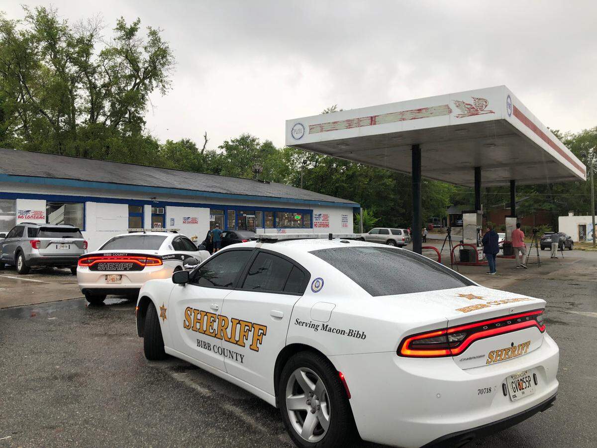 Bibb sheriff’s vehicles arrive outside of M&M Grocery as David Davis revokes the store’s alcohol license. A high crime rate has plagued the stretch of Montpelier around the business for several months.