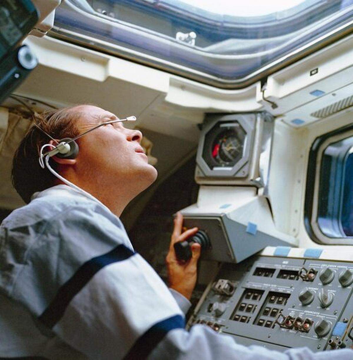 Manley L. “Sonny” Carter Jr. aboard the orbital Space Shuttle Discovery in 1989. Carter spent five days in space, orbiting the Earth 79 times before landing in California.