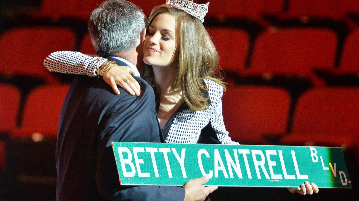 Betty Cantrell embraces Warner Robins Mayor Randy Toms after he presented her -- and councilmen simultaneously -- with a proposal to name a city street in honor of the new Miss America after her homecoming motorcade passed down Watson Boulevard Nov. 14, 2015.