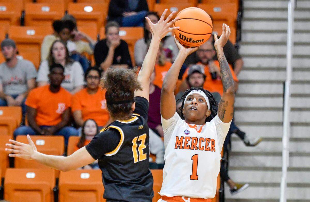 Mercer guard Amoria Neal-Tysor (1) put up a shot during the Bears’ game against App State November 11.