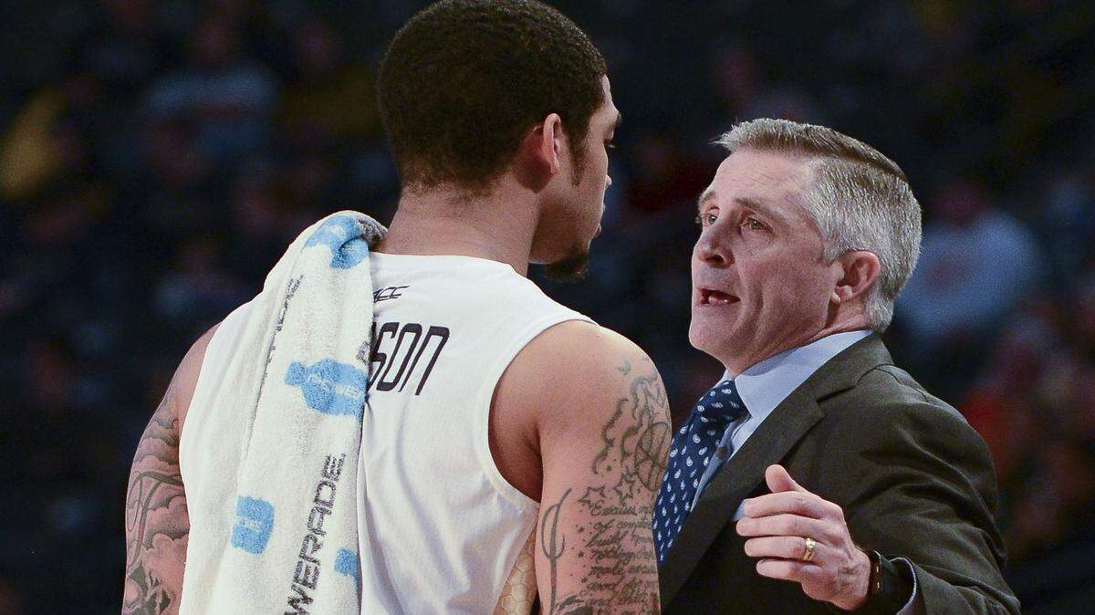 Georgia tech head coach Brian Gregory, right, confers with guard Tadric Jackson during the second half of an NCAA college basketball game against Miami, Sunday, Feb. 7, 2016, in Atlanta. (AP Photo/Jon Barash)