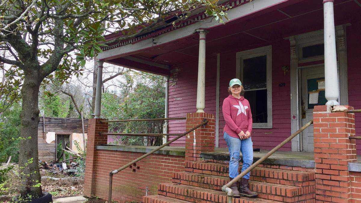 Faces of Blight: This Historic Vineville resident is cleaning up a neglected street