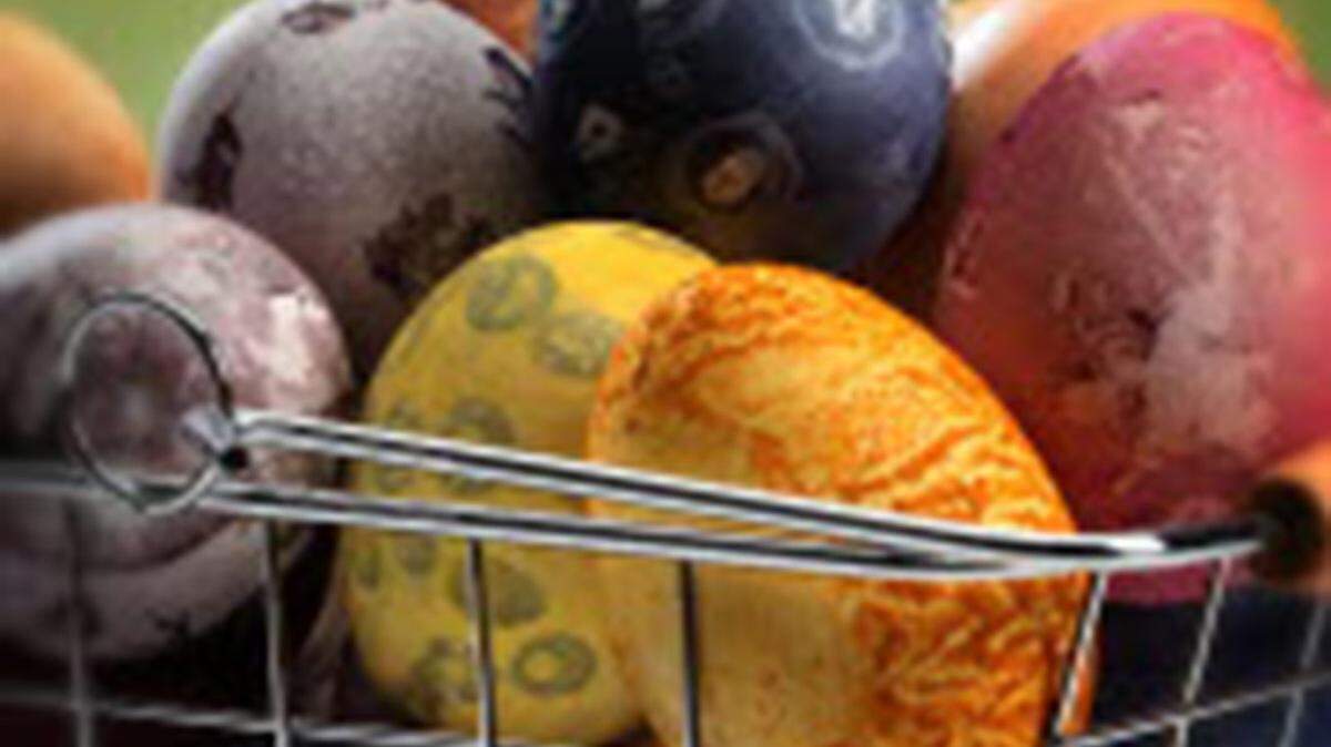 TOM WALLACE/MINNEAPOLIS STAR TRIBUNEEaster eggs take on nature's palette when spices and produce are used for the coloring agents.