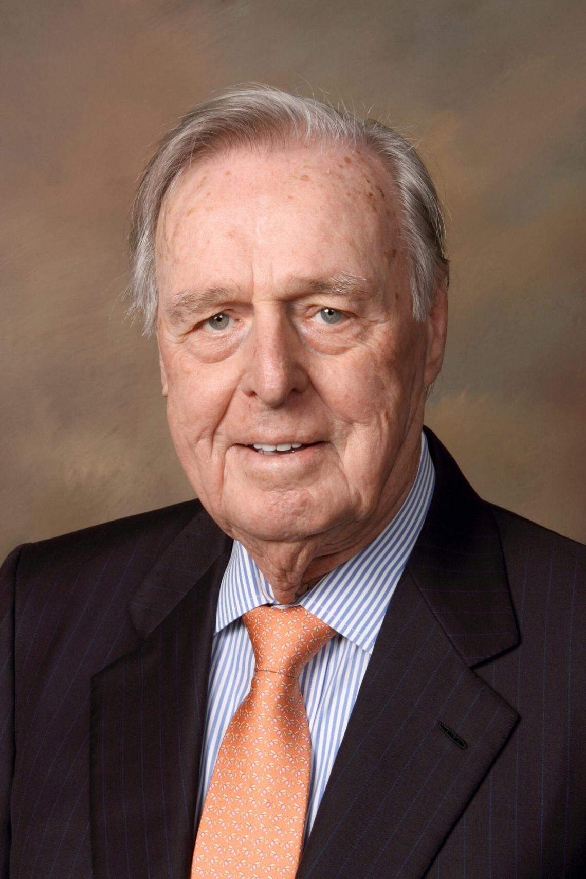 J. Reginald “Reg” Murphy, former journalist for The Telegraph, The Atlanta Constitution and many other outlets, smiles in a headshot. He died on Saturday, Nov. 9, 2024.