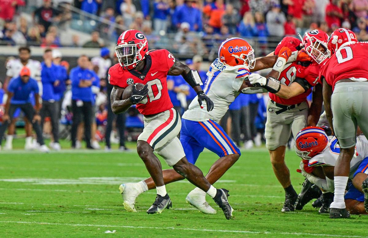 Georgia running back Daijun Edwards heads to the endzone for a Georgia touchdown Saturday against the Florida Gators.