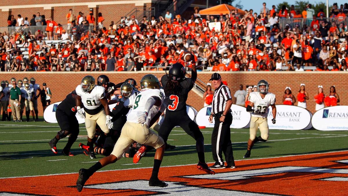 
Mercer senior wide receiver Stephen Houzah catches a 5-yard touchdown early in the second quarter of Saturday’s game.
