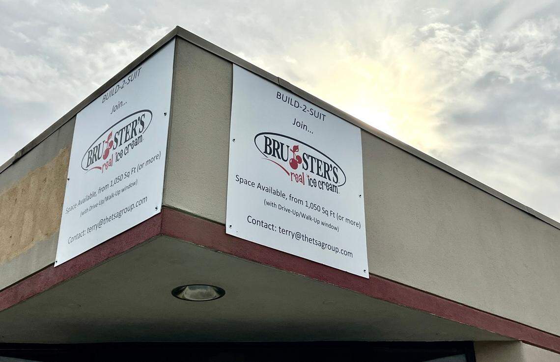 A Florida couple is transforming a former bank building at 127 Russell Parkway to house a Bruster’s Real Ice Cream and compatible restaurant.