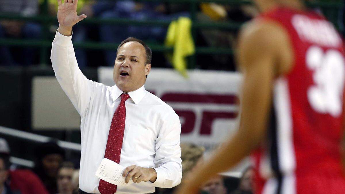 Georgia head coach Mark Fox's Bulldogs host Florida on Tuesday.