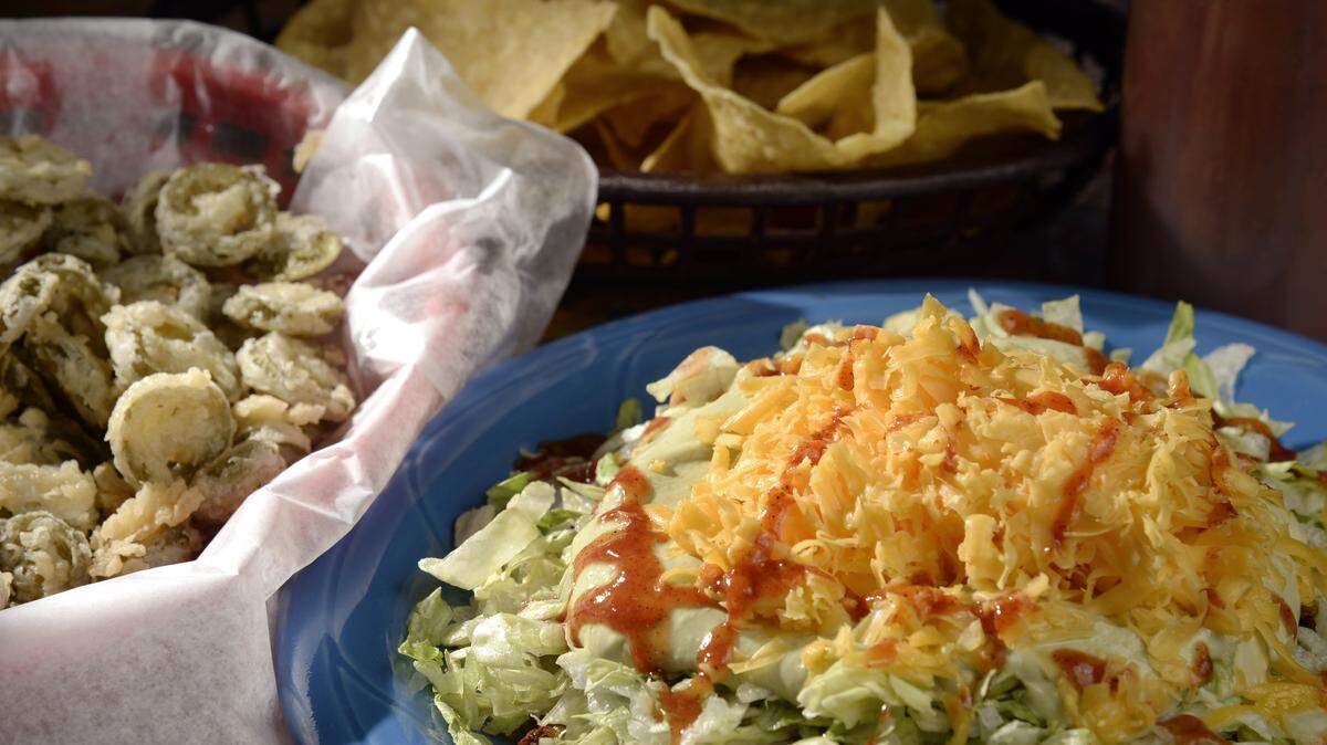 JASON VORHEES/THE TELEGRAPHA beef chalupa and fried jalapenos are among the menu items at Polly's La Mesa in Macon.