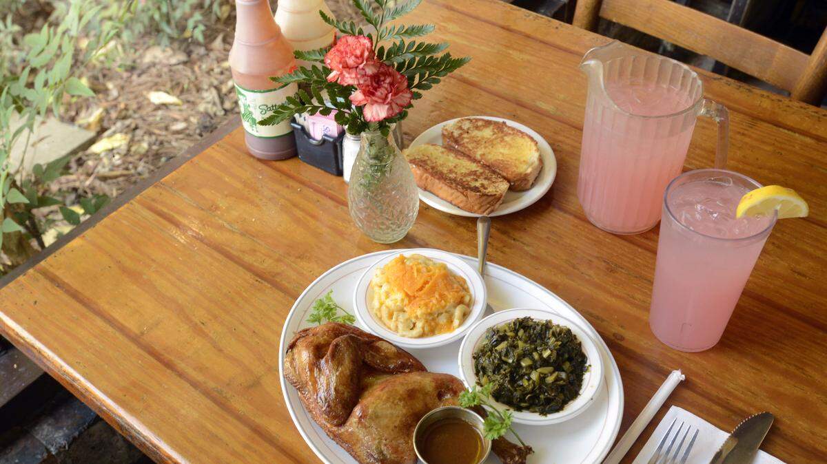 JASON VORHEES/THE TELEGRAPHA smoked chicken plate is served with macaroni and cheese, collard greens, bread and pink lemonade at Satterfield’s.