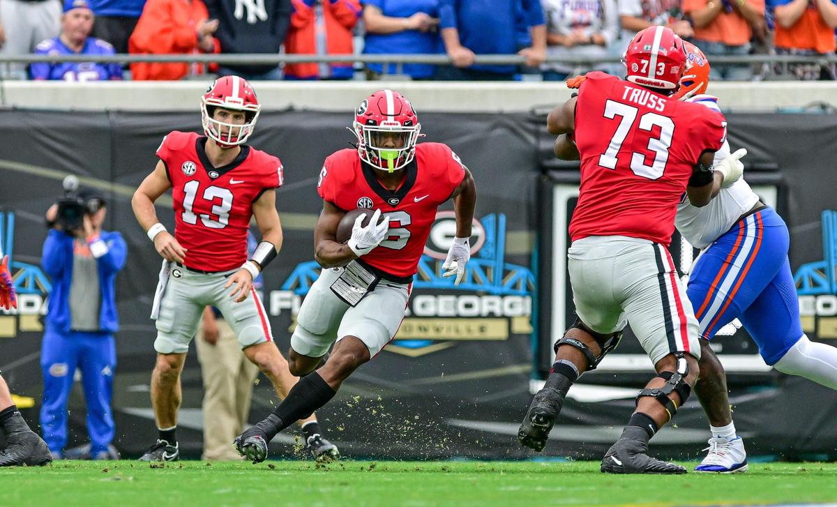 Georgia running back Kenny McIntosh heads for first down in action Saturday against the Florida Gators.