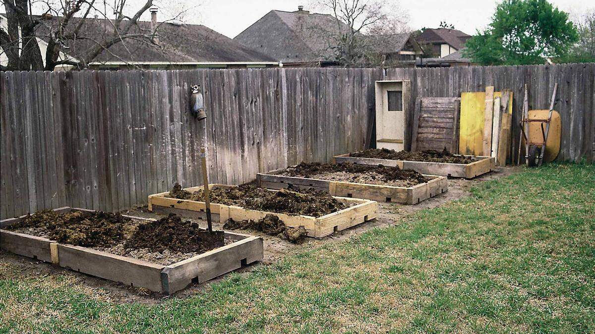 Raised beds filled with soil leave little space for adding high volume amendments to battle gradual depletion of nutrients.