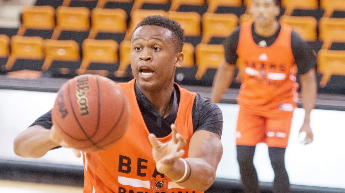 Mercer forward Stephon Jelks (15) passes the ball during practice October 28.